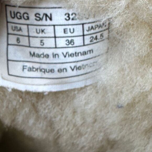 UGG~Women's~Chestnut Bailey Bow II~Short Sheepskin Boots(1016225)~Size 6 - Picture 12 of 12